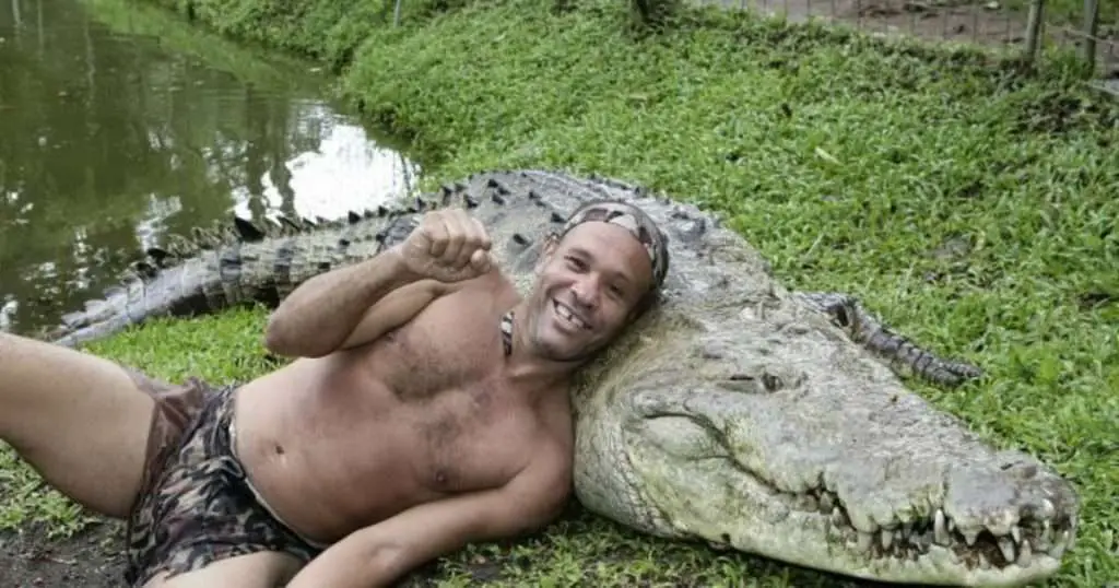 Costa-Rican-Chito and pocho-performs-in-a-lake-during-a-show-in-Siquirres