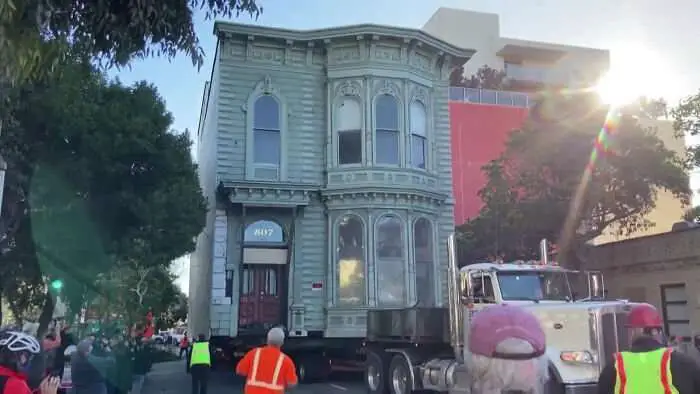 A man paid $400k to have his $2.6 million Victorian house moved In San Francisco.
