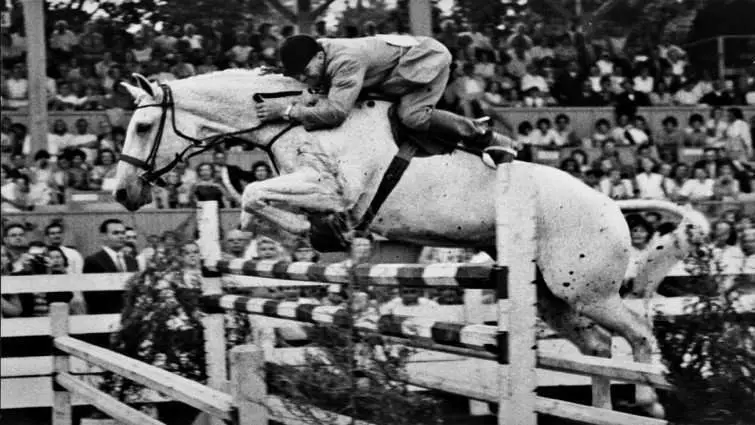 
Horse Trainer Harry deLeyer spent his last $80 to save a horse and made him a Legend
