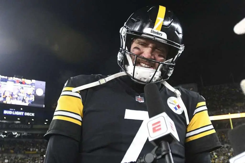 Ben Roethlisberger faced the Cleveland Browns' game captains alone at the Pittsburgh Steelers